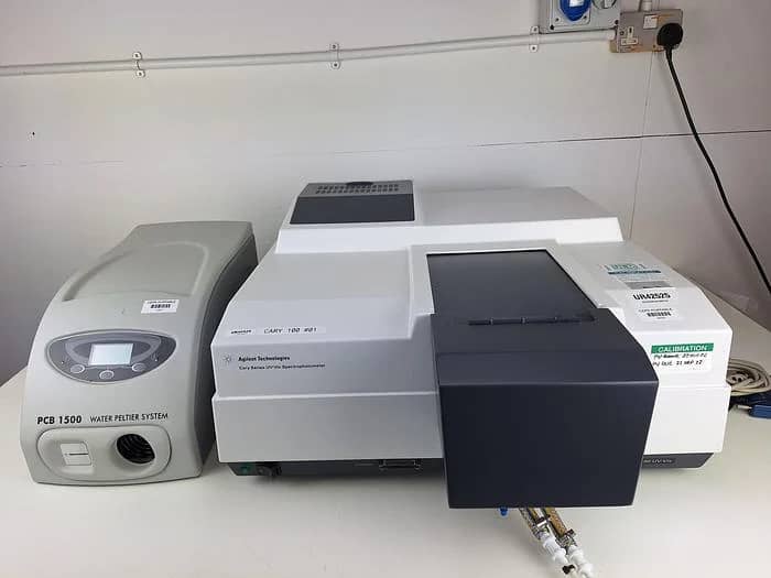 Cary 100 UV-Vis Spectrophotometer