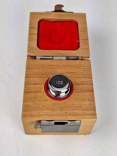 Class F1 100g Weight