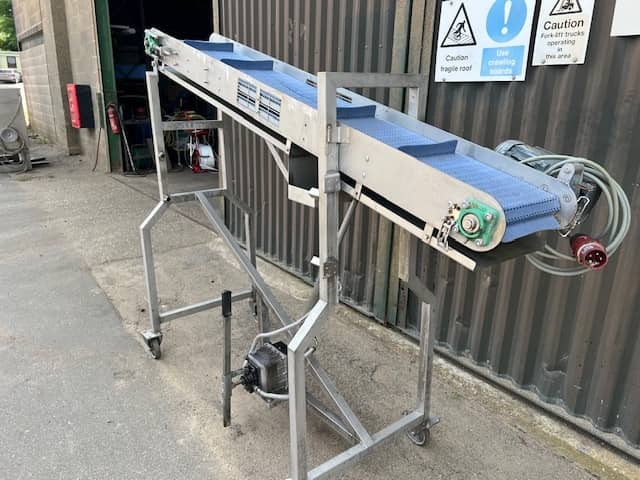 Incline Conveyor - Adjustable Height
