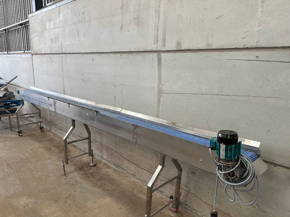 Conveyor 5.3m Long x 220mm