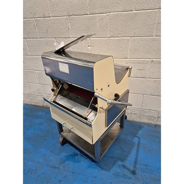 Bread slicer