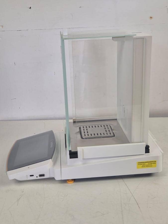 Sartorius Cubis II Semi-Micro Balance, Model MCA225P-2S00-A