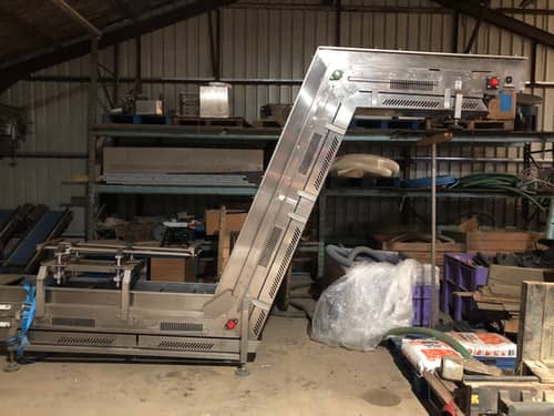 Swan-neck Elevator Conveyor with flighted belt No.1