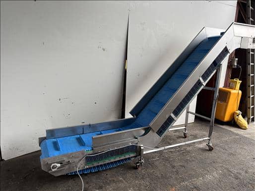 NNP Flighted elevator conveyor