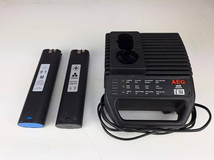 AEG UCR Battery Charger