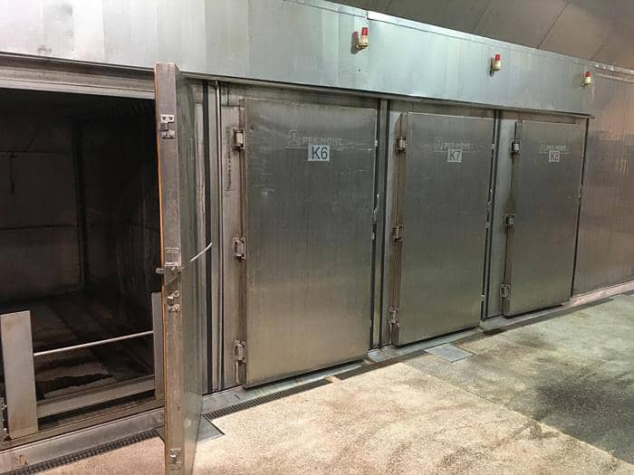 3 trolleys smoking chamber