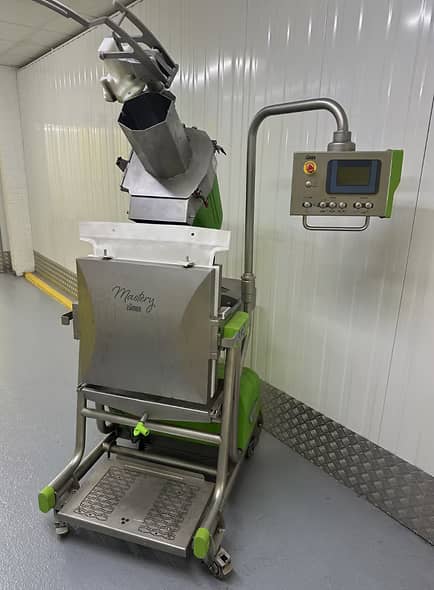 1 x Zumex cold-press commercial juicer