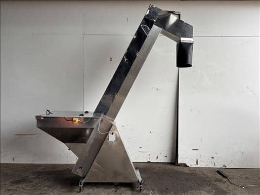 NNP Flighted elevator conveyor