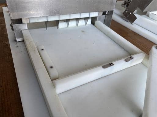 PM In Tray Cake Cutter