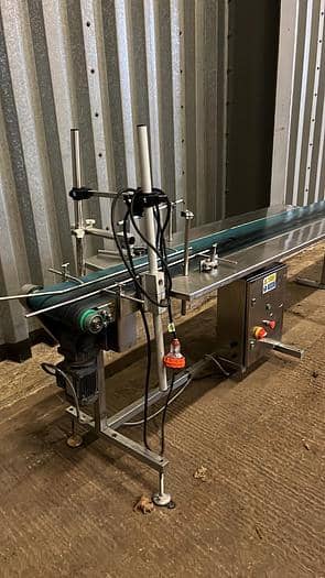 Conveyor Belt with Guides