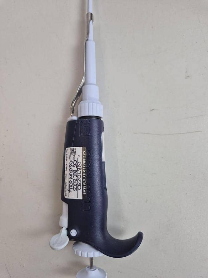 Pipetman Gilson ul p20 2-20 Pipette. Colour code light yelllow