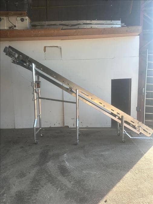 Ambit Flighted elevator conveyor