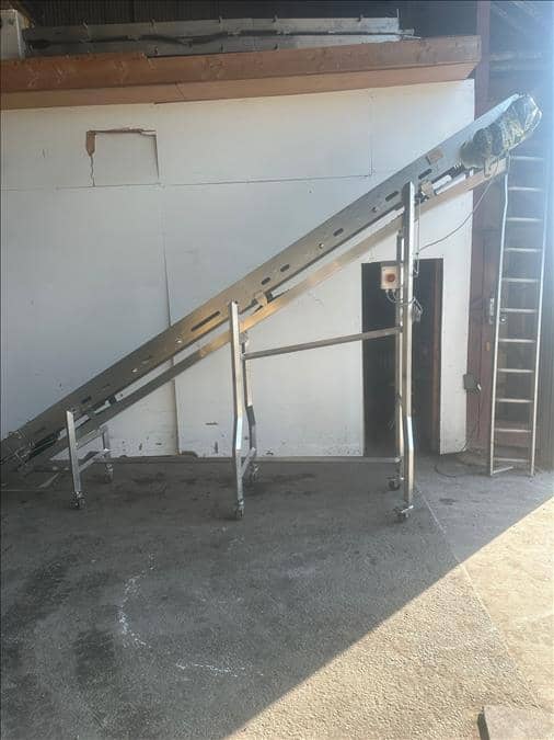 Ambit Flighted elevator conveyor