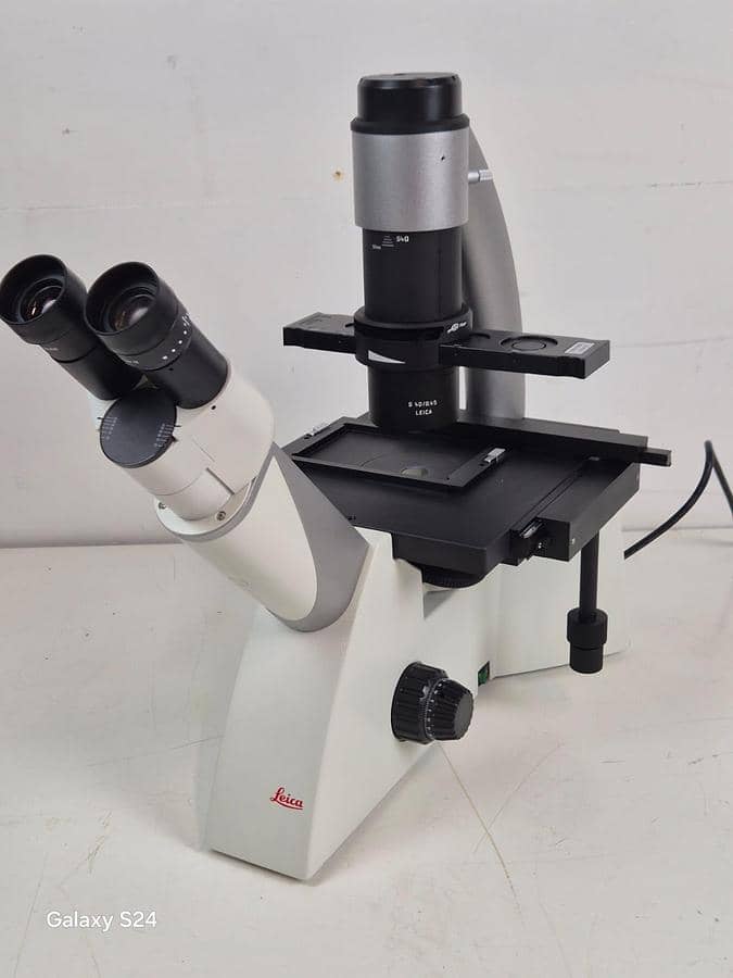 Leica DMi1 Microscope