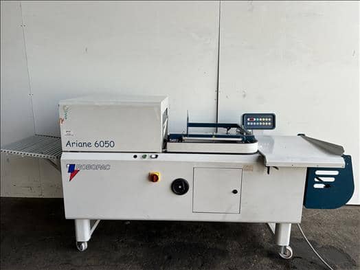 Robopac Ariane 6050/2TA Lsealer and shrink tunnel
