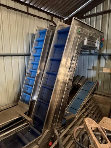 Swan-neck Elevator Conveyor with flighted belt No.2