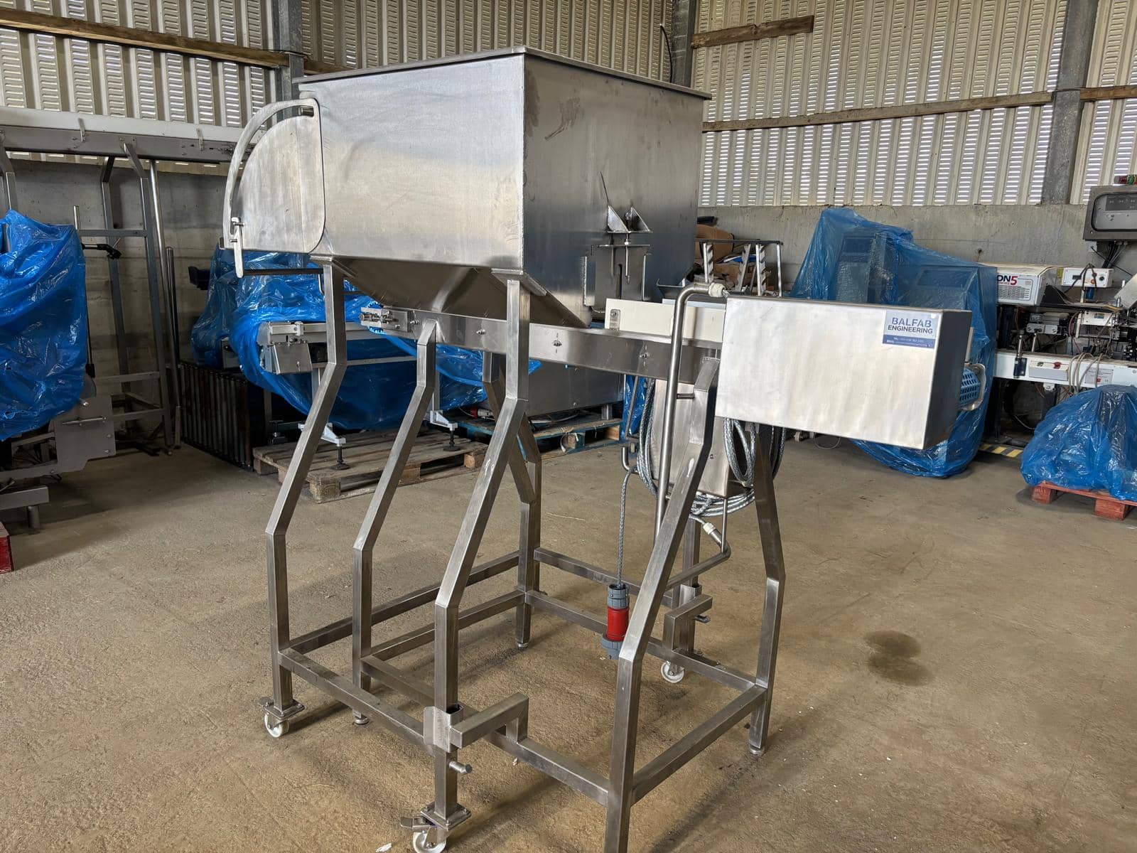 Conveyor with Overhead Hopper Feeder