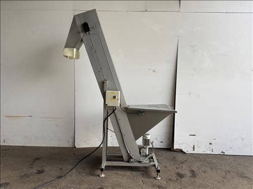 NNP Flighted elevator conveyor