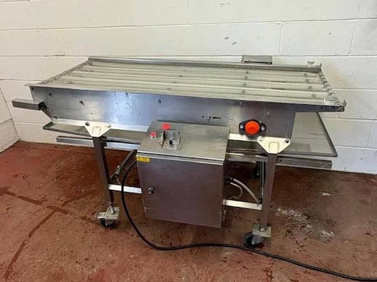 WIRE MESH CONVEYOR