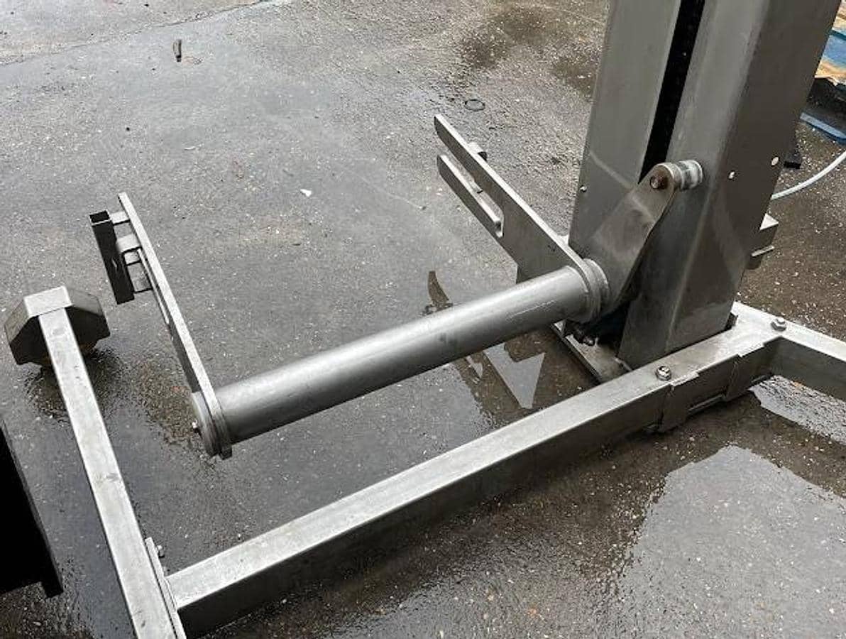 MOBILE TOTE BIN HOIST