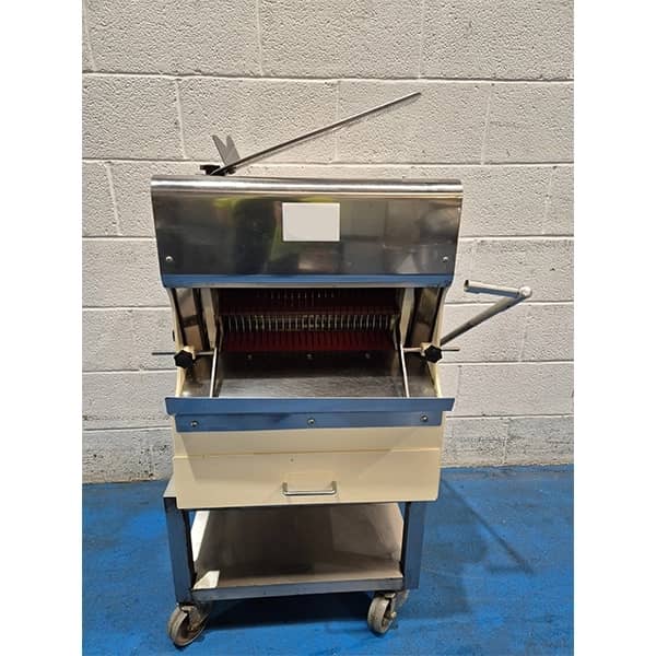 Bread slicer