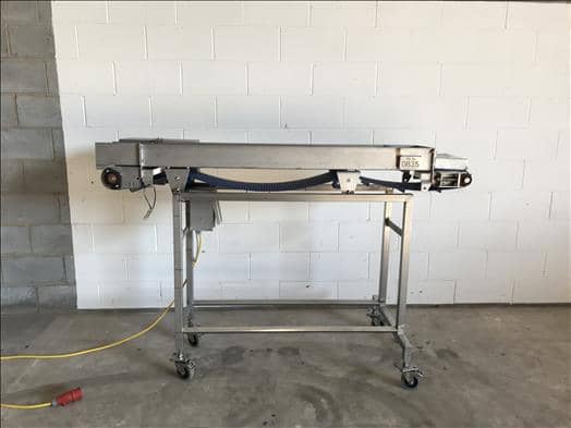 NNP Stainless flighted conveyor