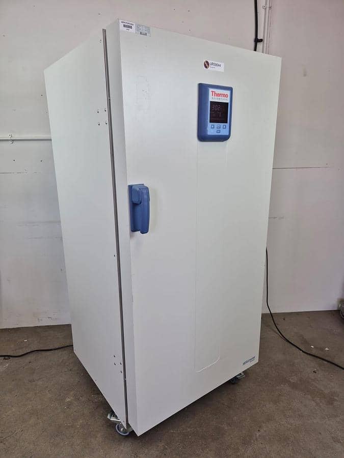 Thermo Scientific Heratherm IMH400-S Incubator
