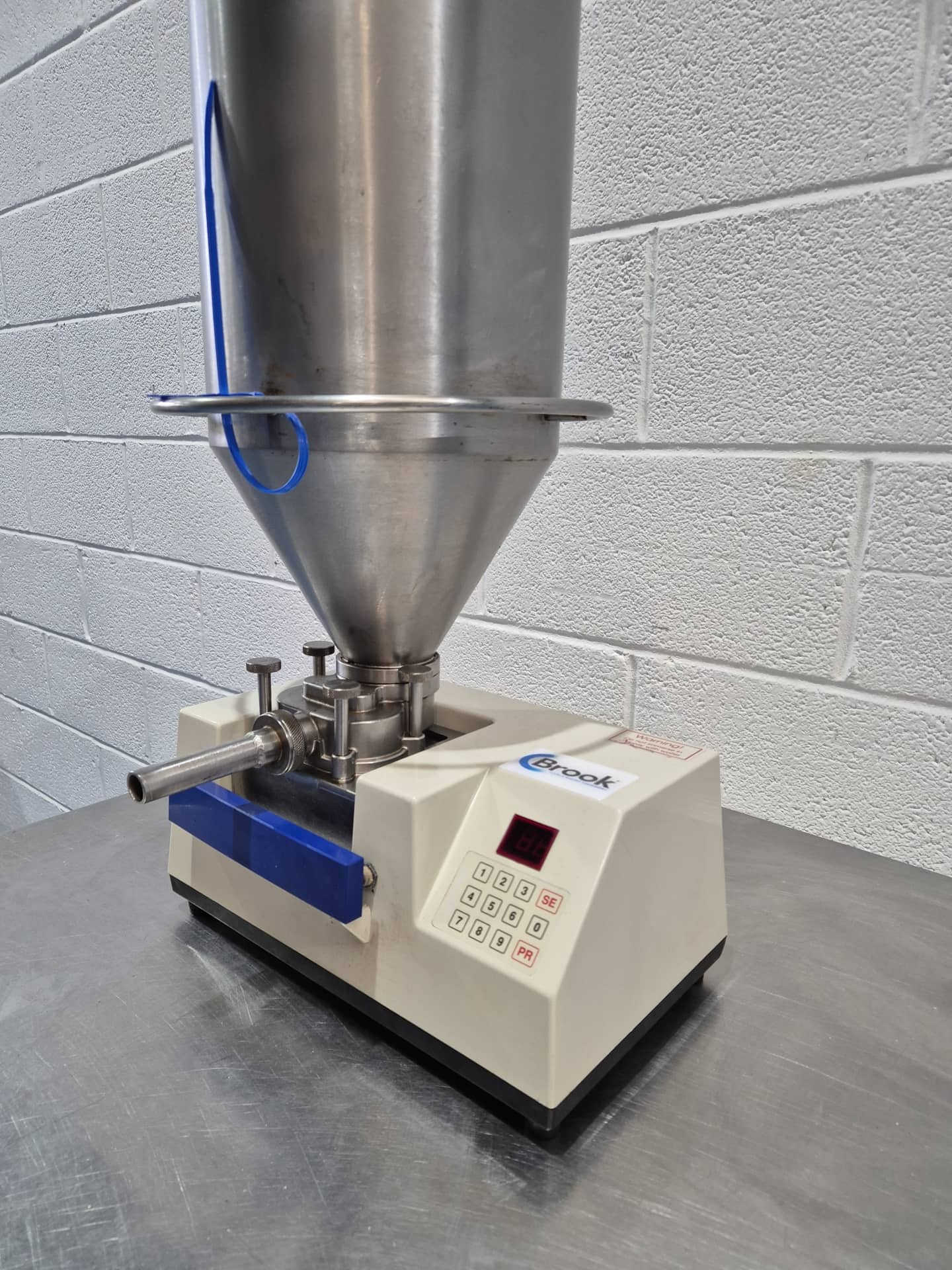 Filler With Stainless Hopper With Single Outlet