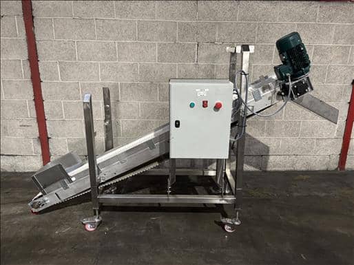 NNP Flighted elevator conveyor
