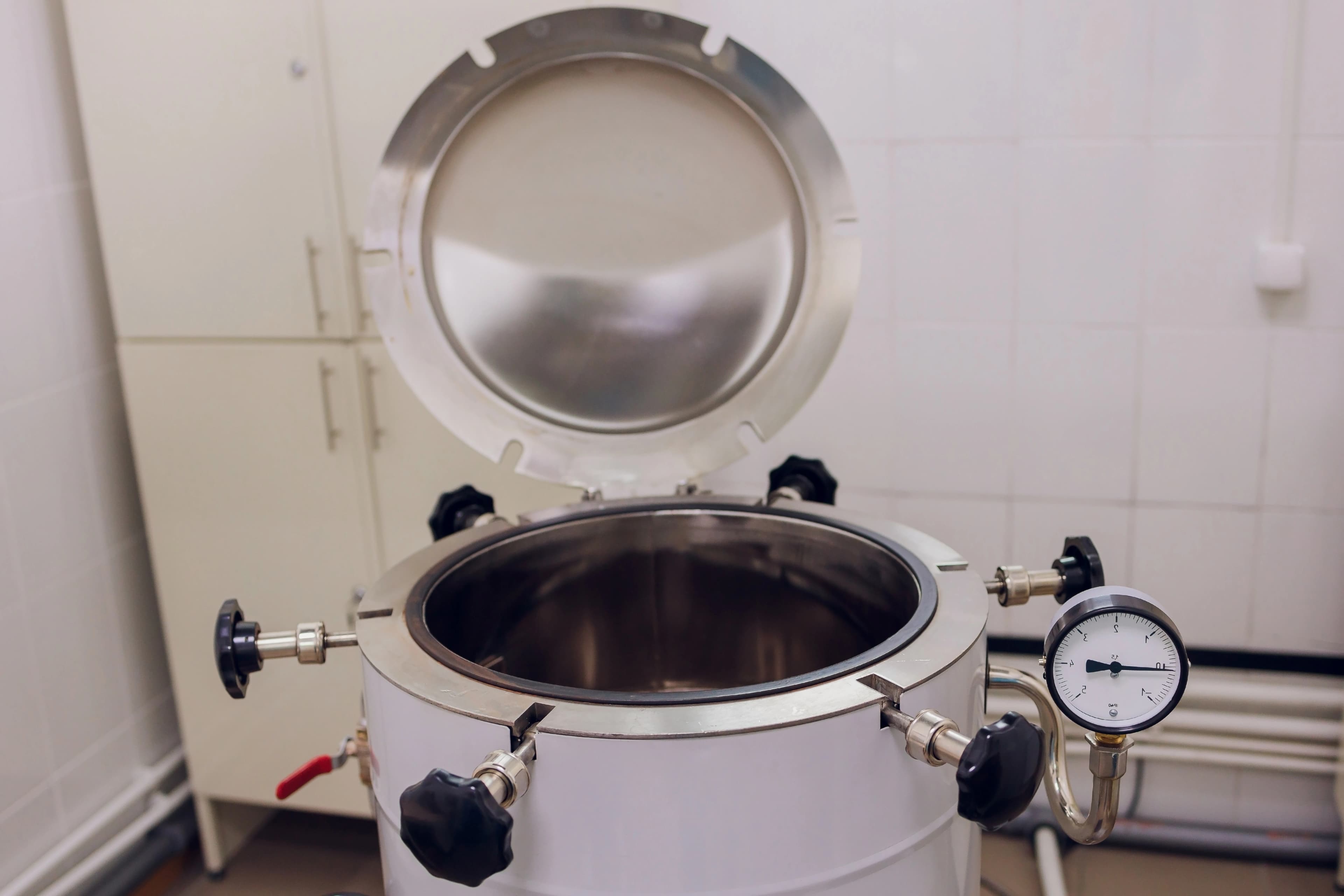 Industrial Pressure Cooker Guide: Uses, Types, and Buying Tips