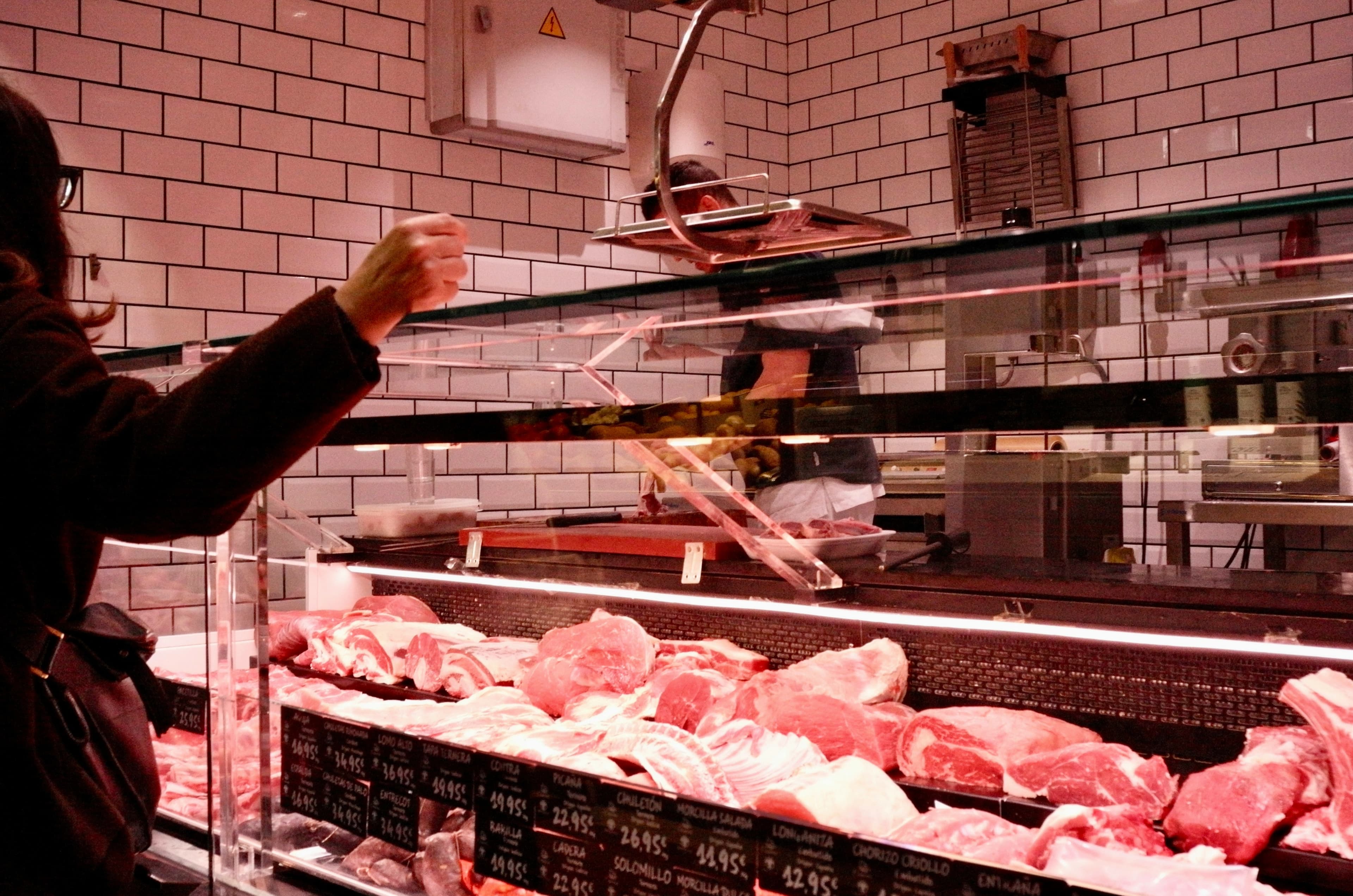 How to Choose a Commercial Meat Slicer
