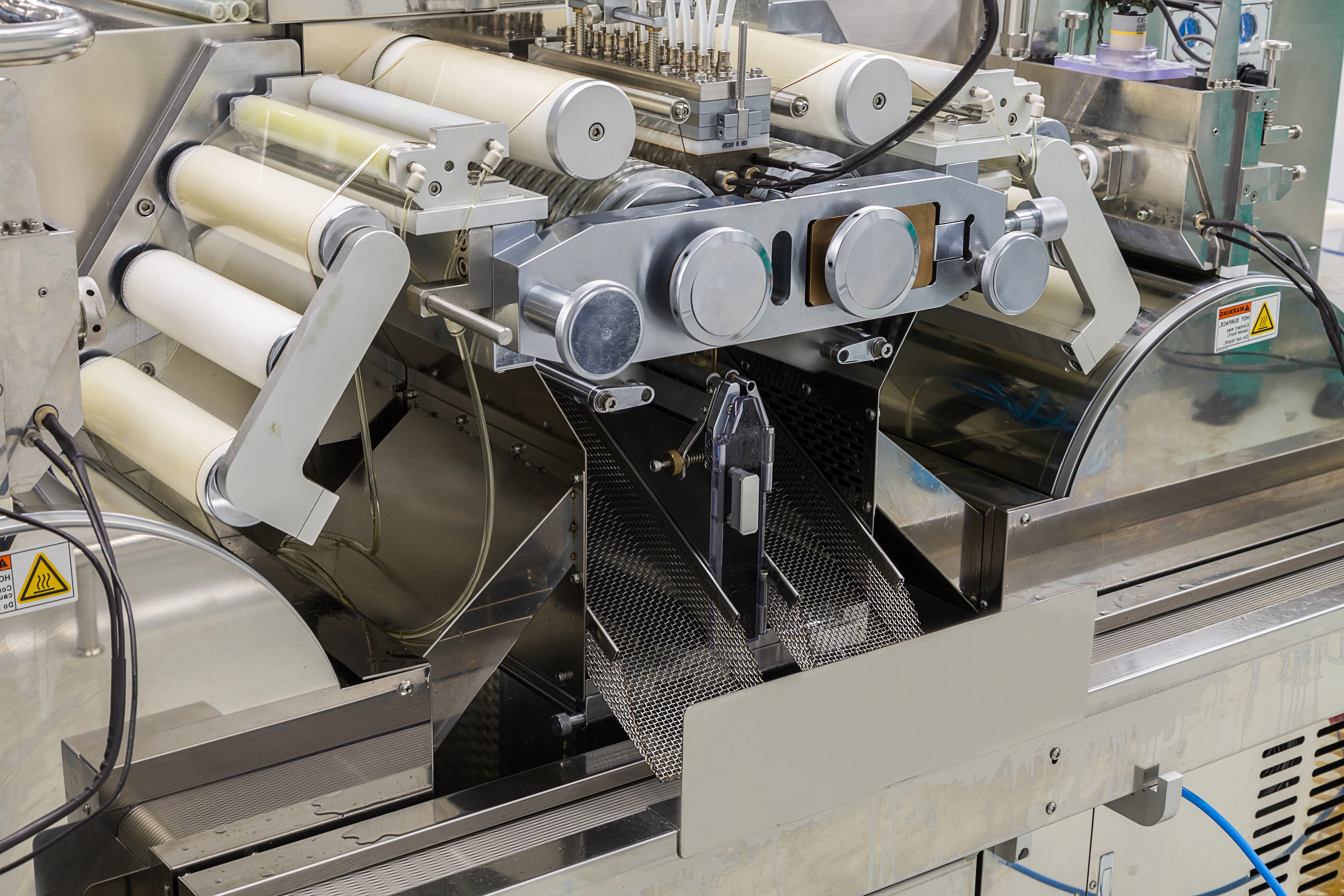 Flow Wrappers vs Vertical Form-Fill-Seal Machines: What to Choose, article header image