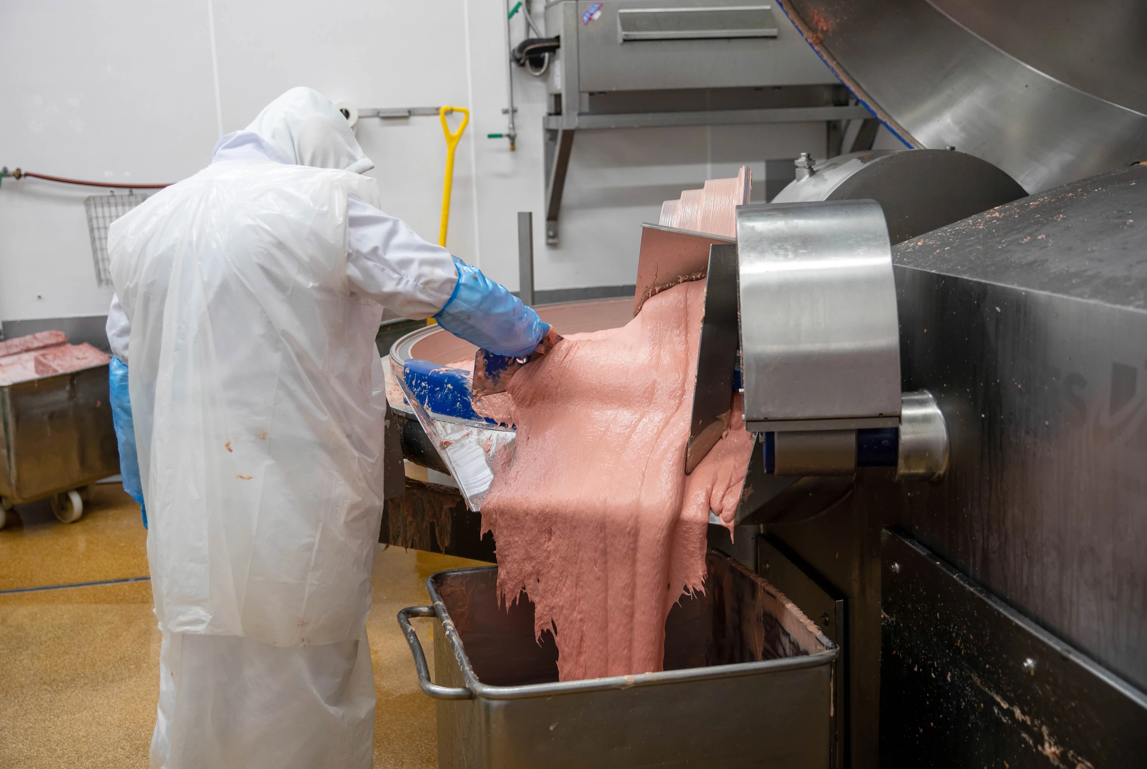 Commercial meat mincer vs grinder: what to know